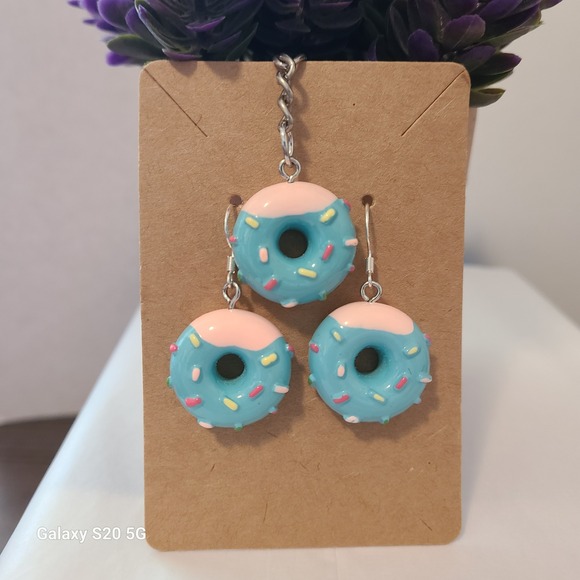 Donut‎ Earrings & Keychain Set, Blue Pink Sprinkles, Fun Quirky Kawaii Jewelry - Picture 2 of 6